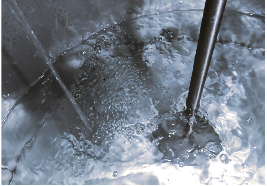 Automatisches Wiederauffüllen des Wassers im MilchMobil, gesteuert durch die Clean and Fill Station.